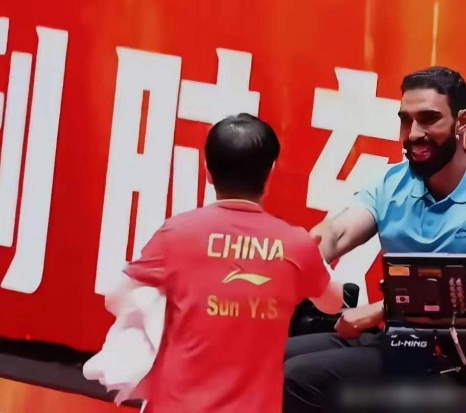 高登棋牌-一场胜利的比赛赢得了观众的掌声！